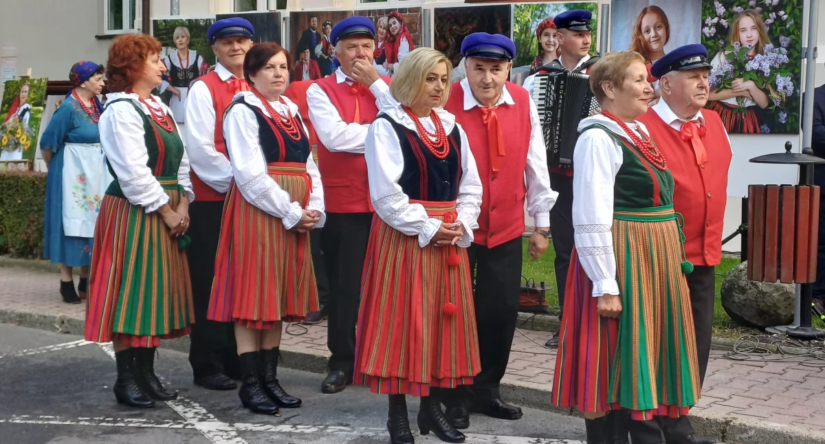 Uroczyste podsumowanie projektu Etno Wieluń: kolorowy korowód, wystawa i piękne występy
