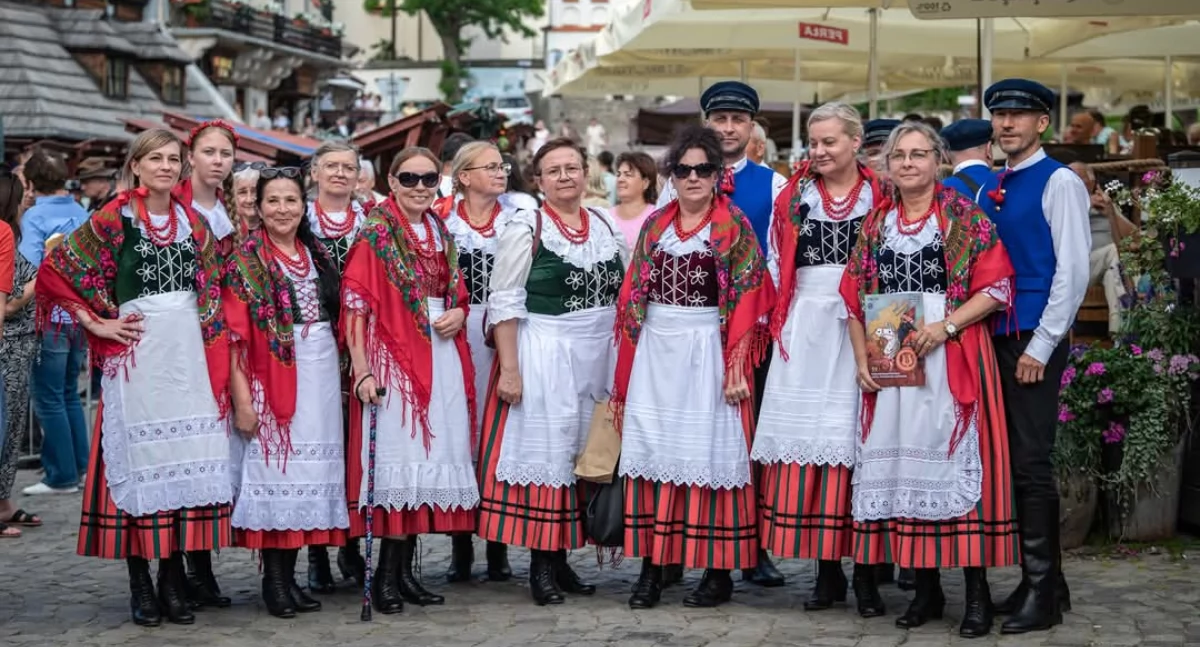Ożarów na ludową nutę: Wielki sukces na 59. Ogólnopolskim Festiwalu Kapel i Śpiewaków Ludowych w Kazimierzu Dolnym