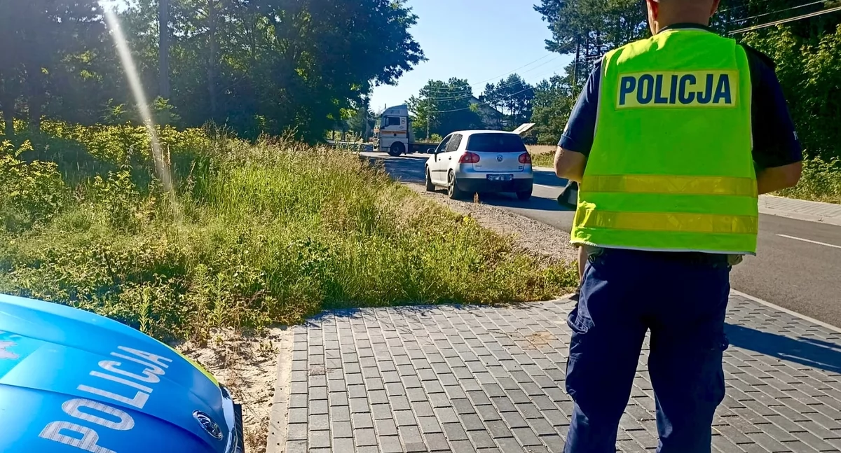 Nieznacznie przekroczył prędkość w terenie zabudowanym. Okazało się, że prowadził pomimo zakazu!