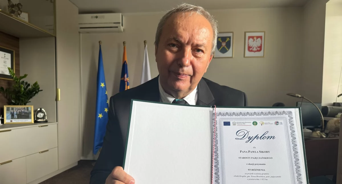 Dyplom od ministra dla starosty pajęczańskiego