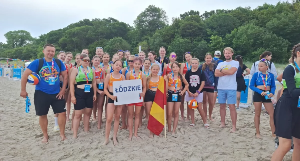 Młode siatkarki z WKS Wieluń walczą o mistrzostwo Polski na plaży w Kołobrzegu
