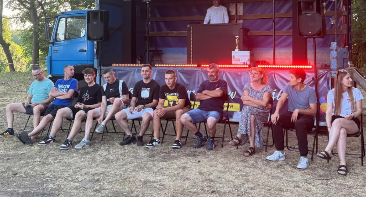 Zabawa pod chmurką w Zmyślonej: Festyn pełen atrakcji i wiejskich smaków