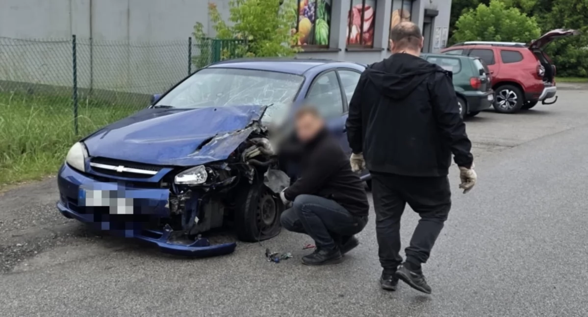 Kolizja na DK42 w Dworszowicach Kościelnych: Kierująca straciła panowanie na łuku drogi