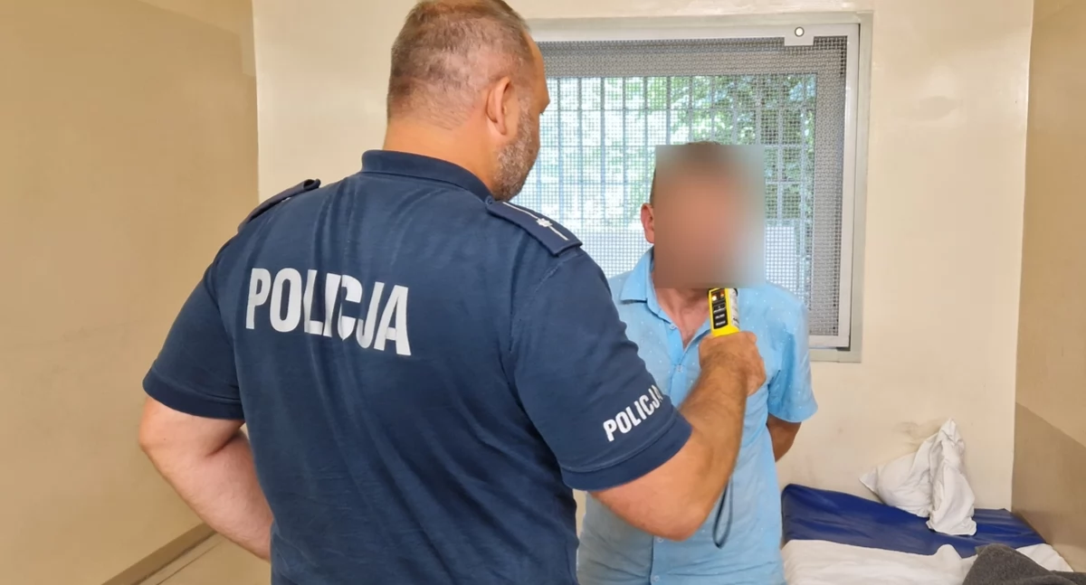 Policjant po służbie zatrzymał pijanego kierowcę - 50-latek proponował funkcjonariuszowi łapówkę