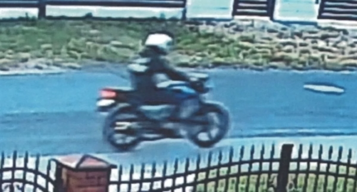 Potrącił rowerzystę, szuka go policja! Może znasz tego motocyklistę?