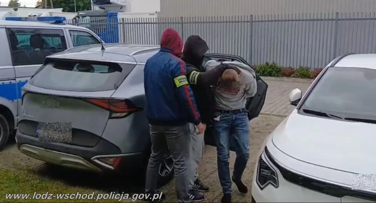 Uciekał bmw przed policją i dachował - był poszukiwany trzema listami gończymi 