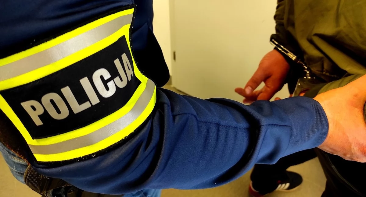 Przekroczył prędkość i nie miał prawa jazdy - jego pasażerowie mieli przy sobie narkotyki 