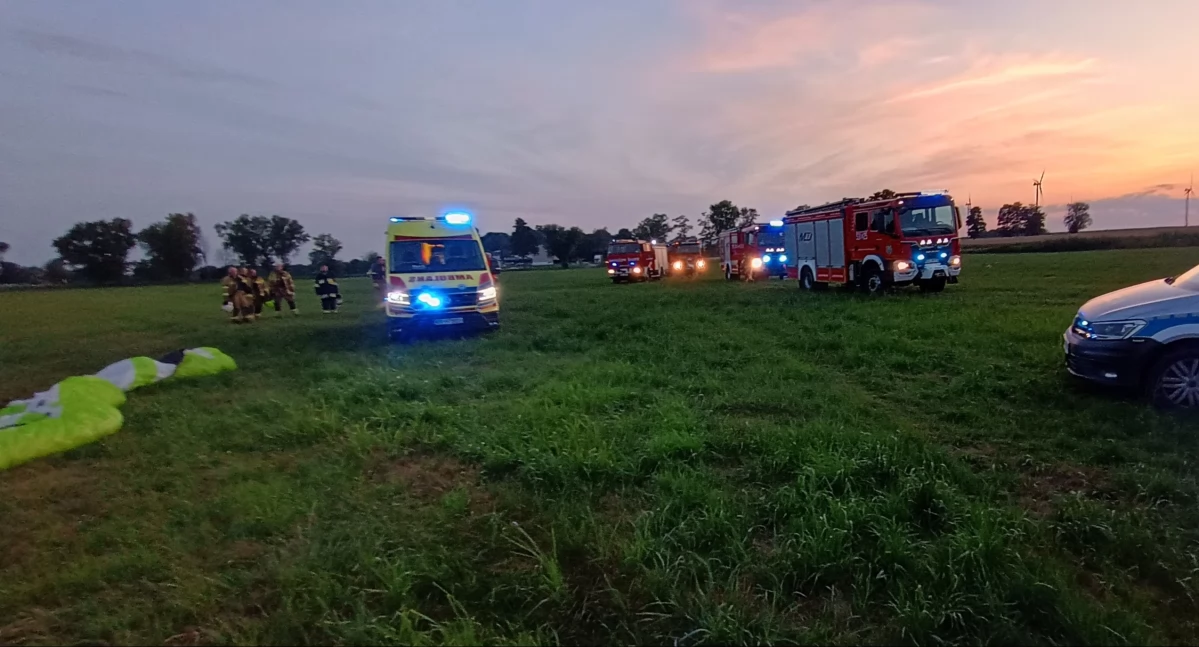 Wypadek z udziałem motolotni - 32-latek trafił do szpitala