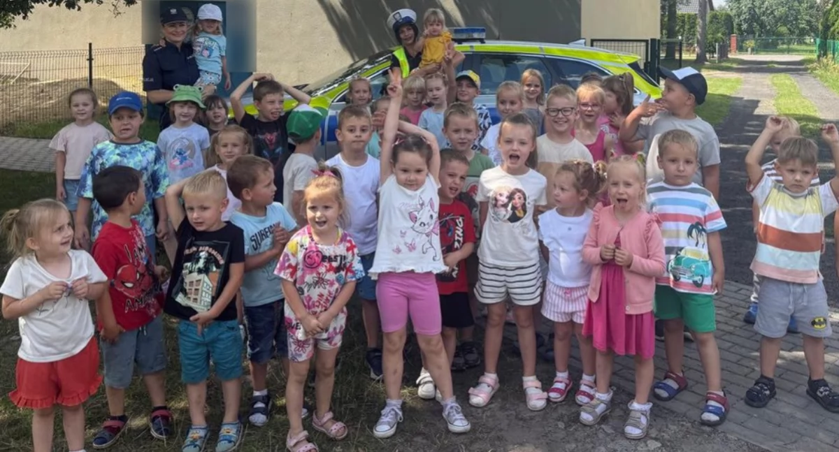Policjantki odwiedziły przedszkolaków z Sokolnik. Opowiadały o bezpieczeństwie podczas wakacji