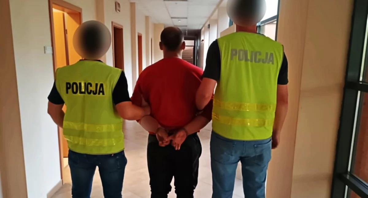 Ukrył się przed deszczem w niezamkniętym aucie - gdy pogoda się poprawiła... podpalił samochód
