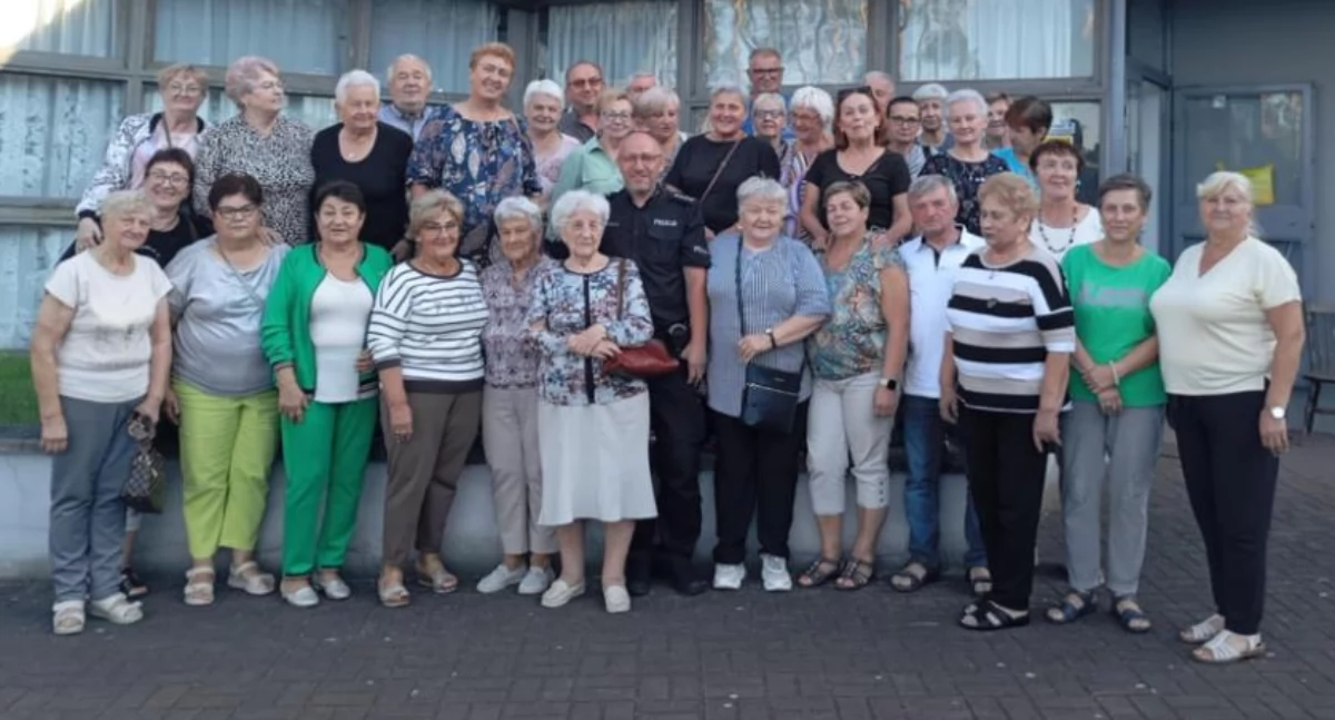 Policja z wizytą u seniorów w Działoszynie