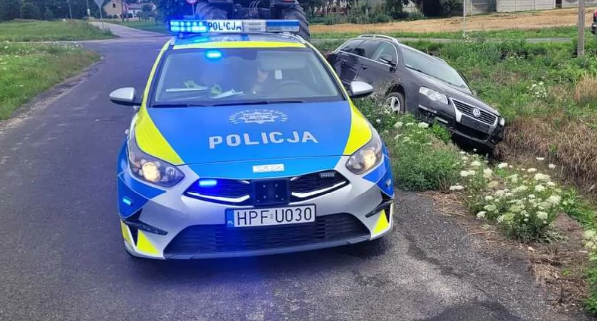 Uciekając przed policją - wjechał do rowu. Był kompletnie pijany! 