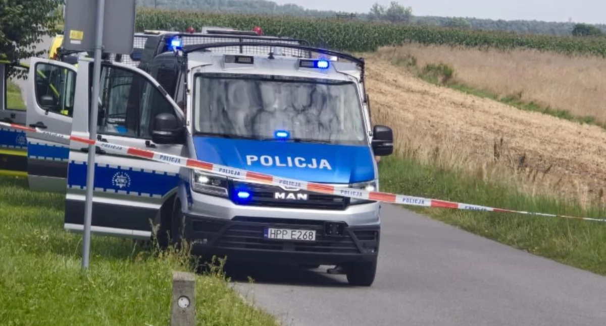Cała wieś uwięziona w domach! Wkraczają antyterroryści. Finał obławy
