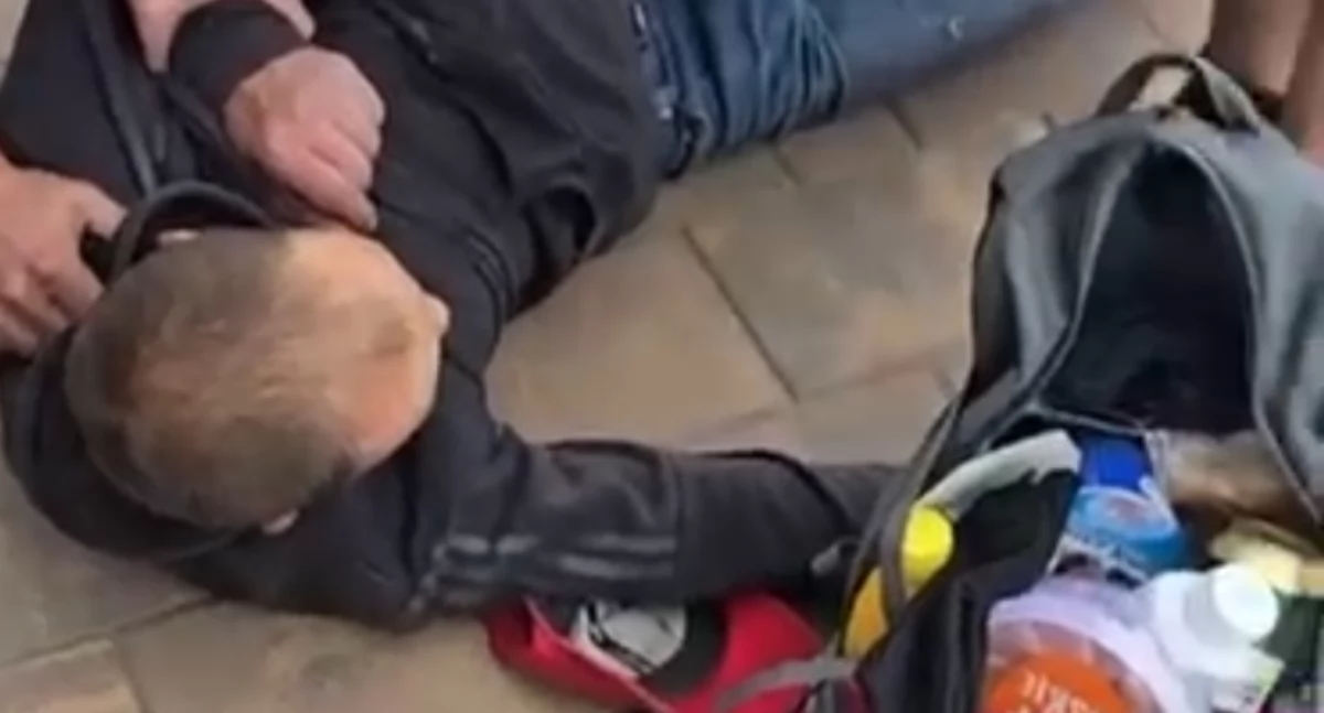 Policjant po służbie łapie złodzieja na gorącym uczynku