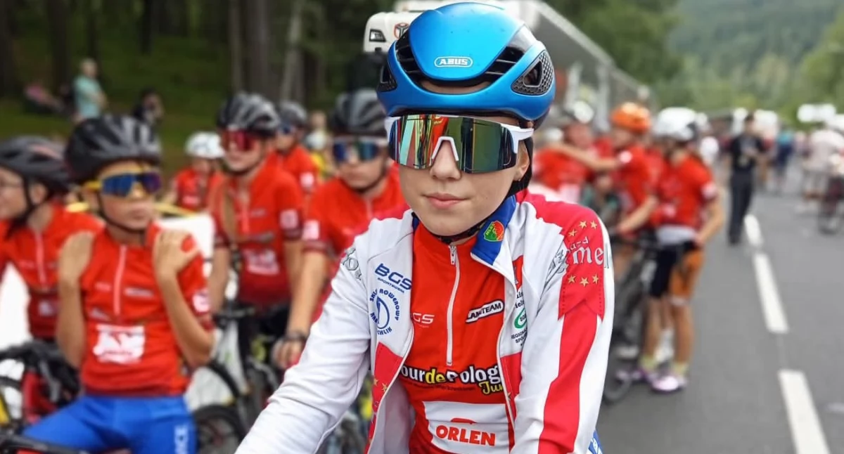 Kamila Niewiadomska z Mlks Wieluń jedzie podczas tegorocznego Tour de Pologne Junior