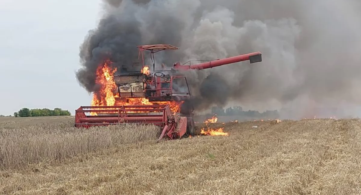 Pożar podczas żniw - kombajn spłonął doszczętnie!