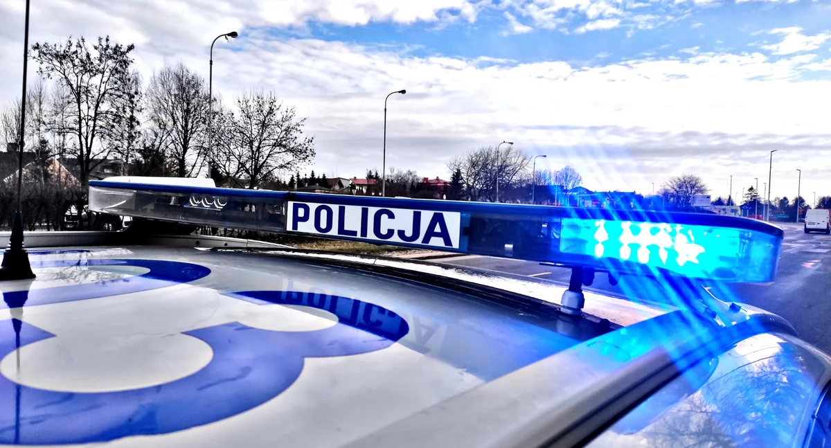 Czternastolatek wjechał hulajnogą pod samochód. Trafił do szpitala