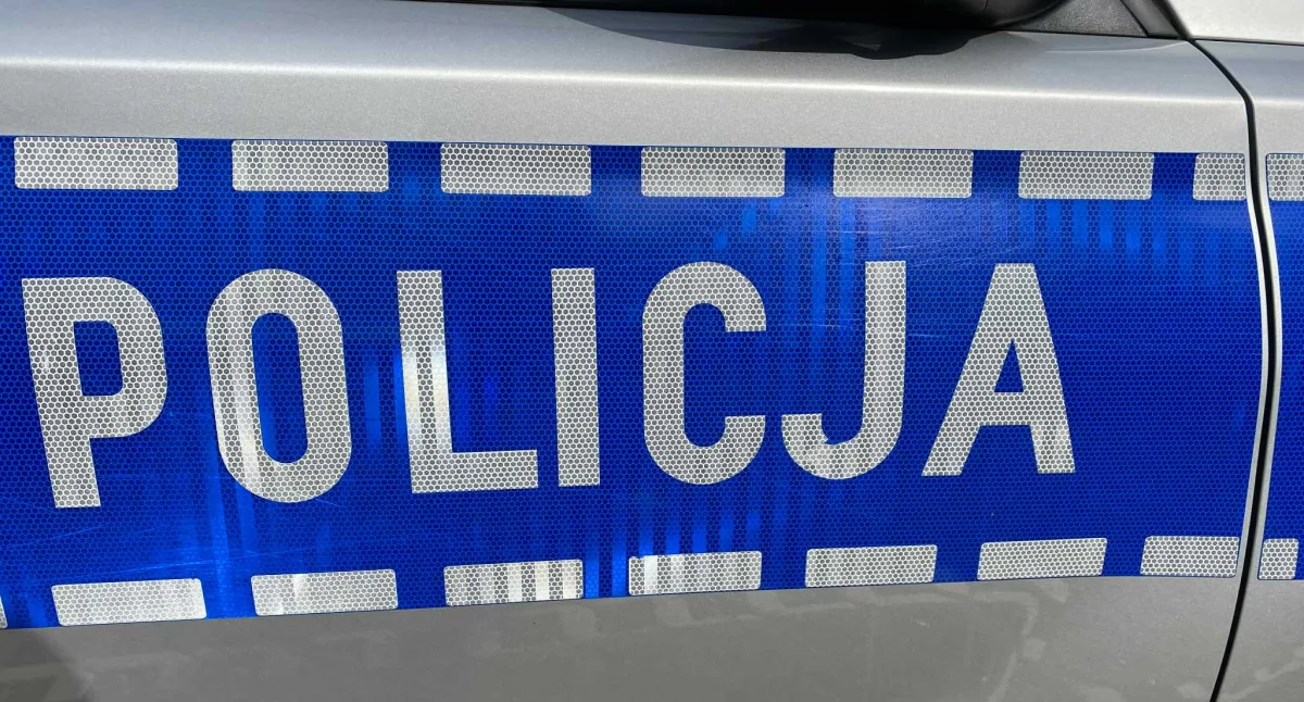 Niebezpieczne zderzenie na skrzyżowaniu w Wieluniu: Ucierpiała młoda kobieta