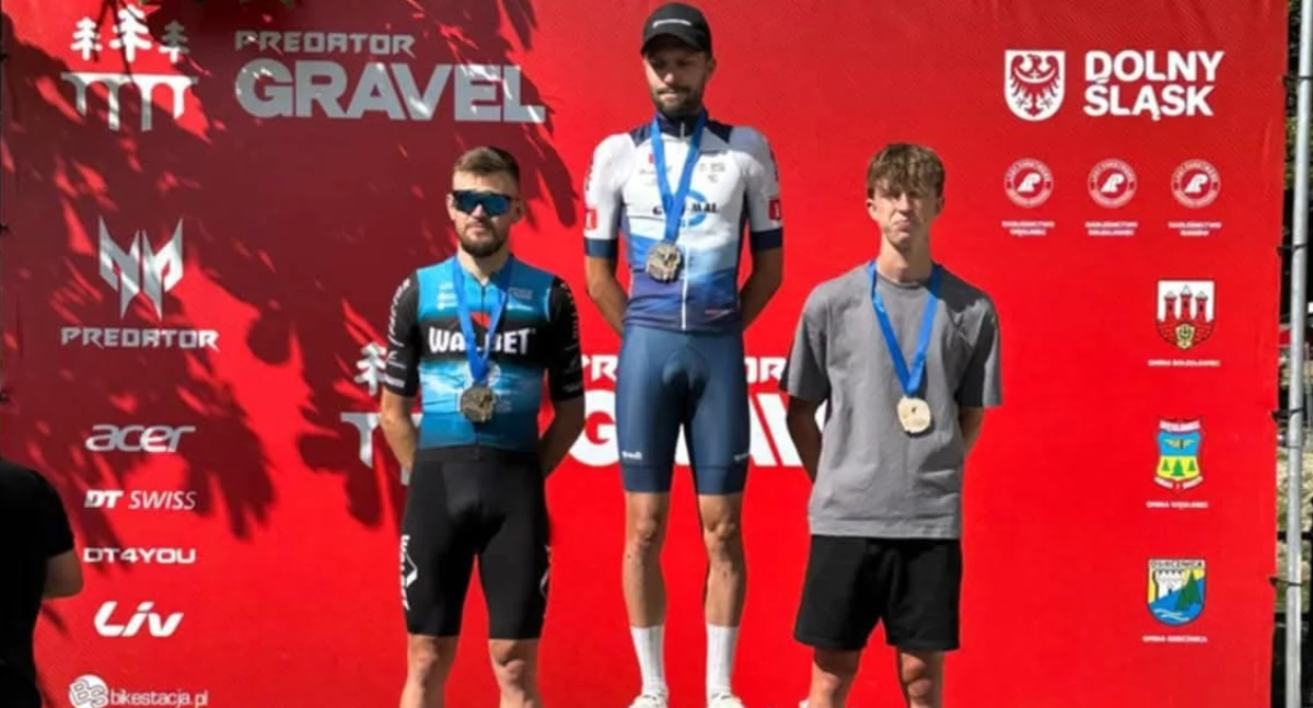 Adam Kuś triumfuje w Bolesławcu! Kolarz MLKS Wieluń najlepszy w kategorii M20