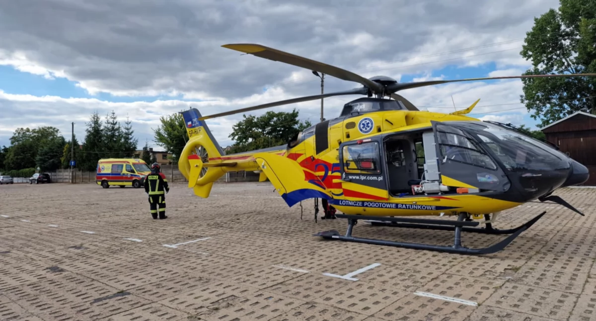 Dramatyczny wypadek przy naprawie auta! 25-latek z licznymi oparzeniami trafił helikopterem do szpitala!