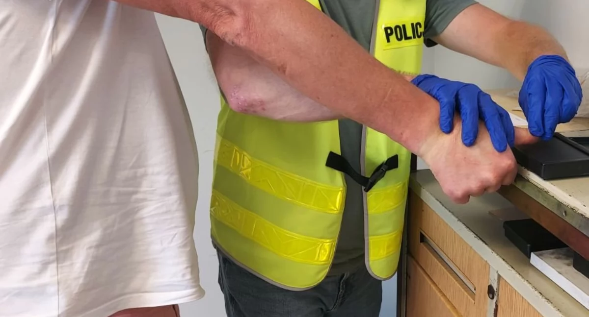 Wsiadł do auta pod sklepem i odjechał - pijany 46-latek mówił, że zrobił to... dla żartu