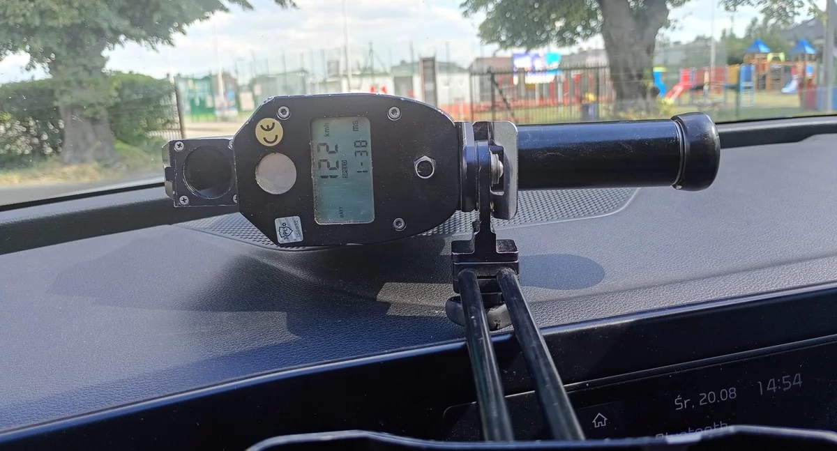 Pomylili lokalną drogę z autostradą. Stracili prawo jazdy