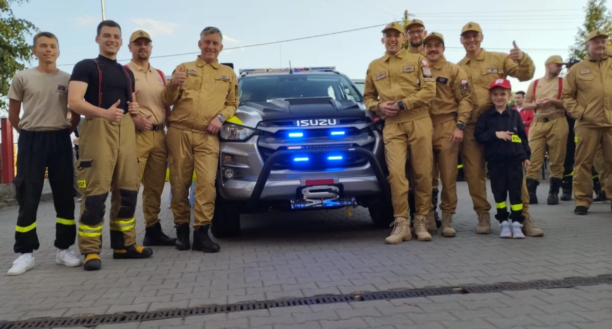 OSP Szynkielów wita nowy lekki samochód poszukiwawczo - ratowniczy