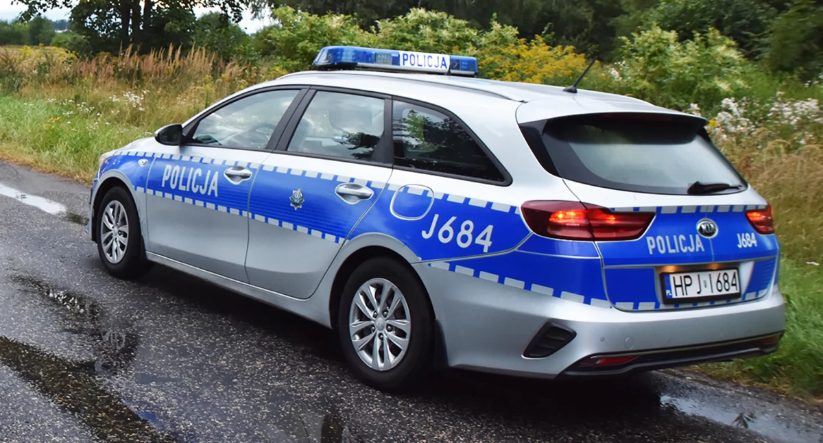 Rowerzysta przewrócił się na drodze krajowej nr 43. Policja wyjaśnia okoliczności