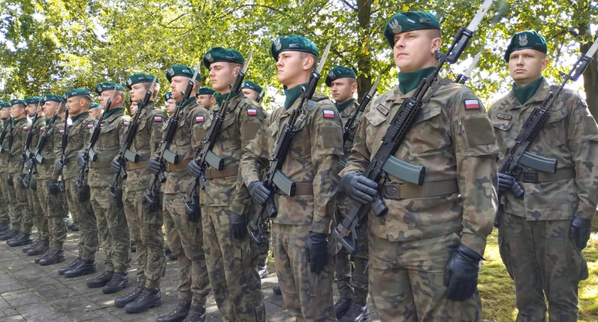 Dzień patrona w szkole i hołd dla bohaterów 72. Pułku Piechoty „Radom” w Konopnicy