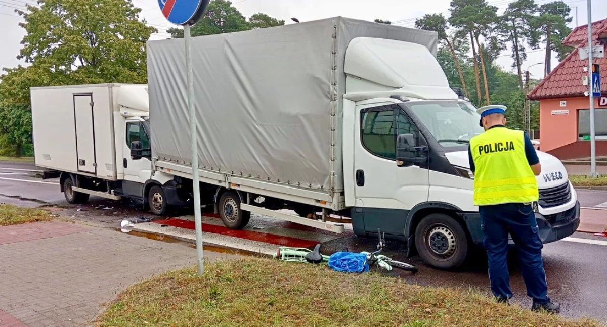 Zatrzymał się przed przejściem, żeby przepuścić 12-latkę - w jego tył wjechał inny dostawczak
