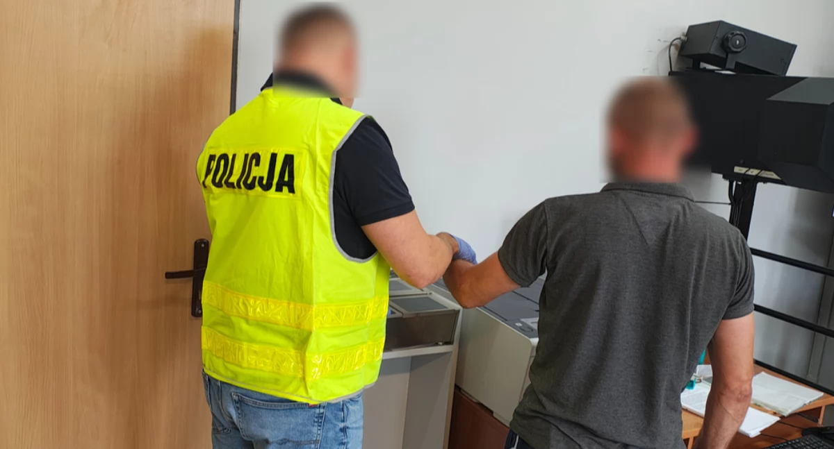 Najpierw ukradł konserwy z mięsnego, a potem wybił szybę w aptece - pijany 38-latek w rękach policji 
