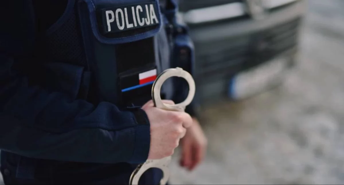 33-latek onanizował się na przystanku przed szkołą! To nie był jego pierwszy raz 