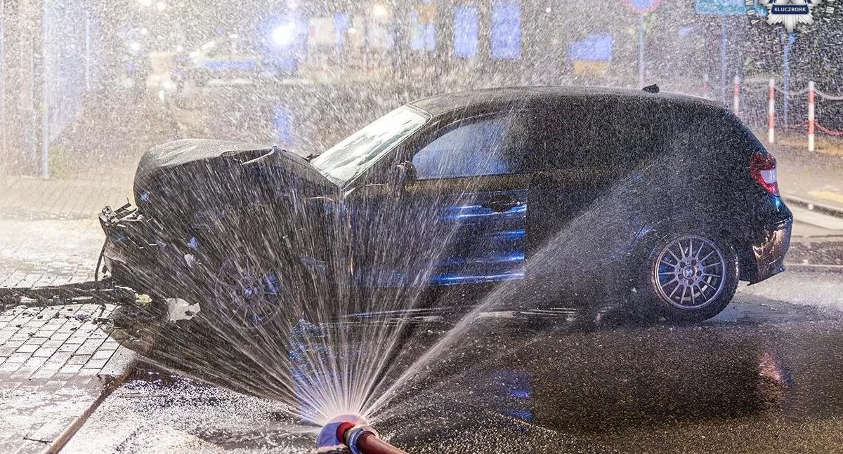 21-letni kierowca bmw wjechał w budynek mieszkalny i uszkodził gazociąg - mężczyzna będzie musiał ponownie zdać egzamin na prawo jazdy!