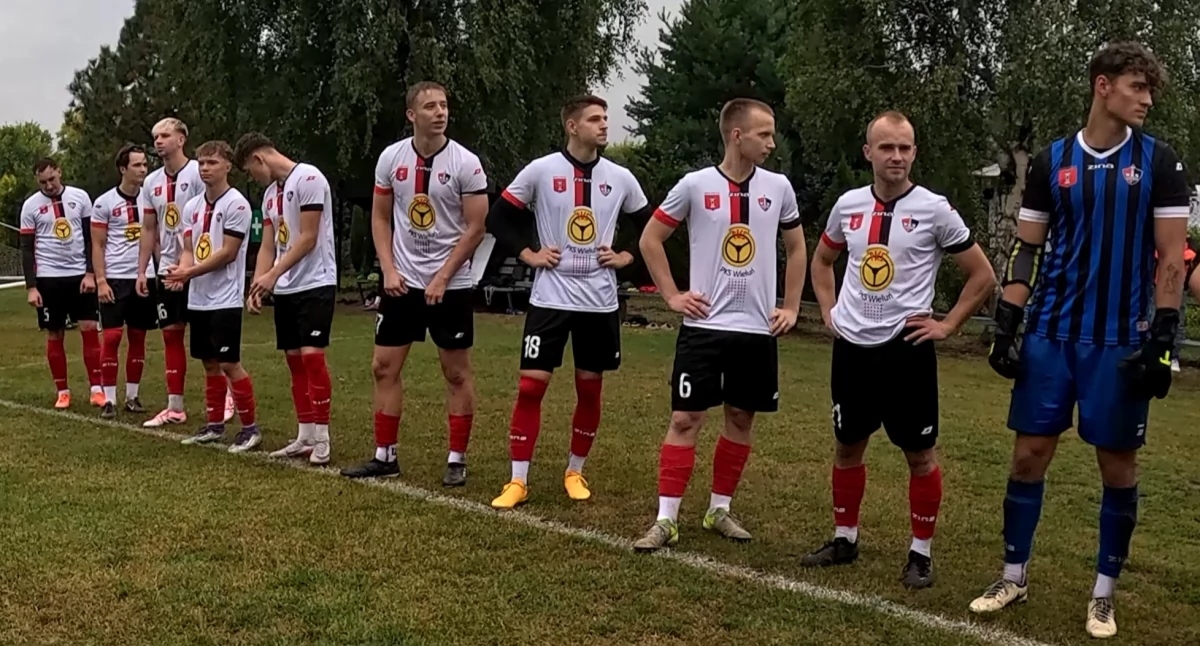 Derby powiatu dla Czerwono–Czarnych! WKS 1957 Wieluń pokonał Konopnicę i jest w 