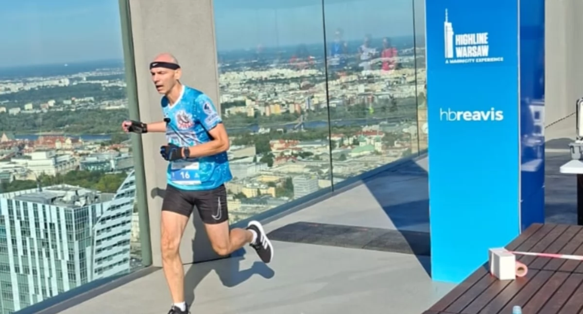 Marek Martyniak na podium! Intensywny biegowy weekend wieluńskiego towerrunnera w Warszawie i Brnie