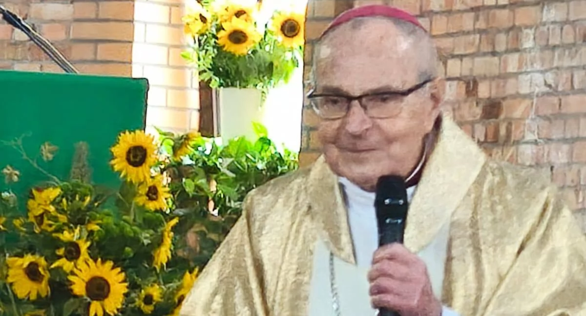 Biskup Antoni Długosz w Działoszynie. Po co przyjechał?