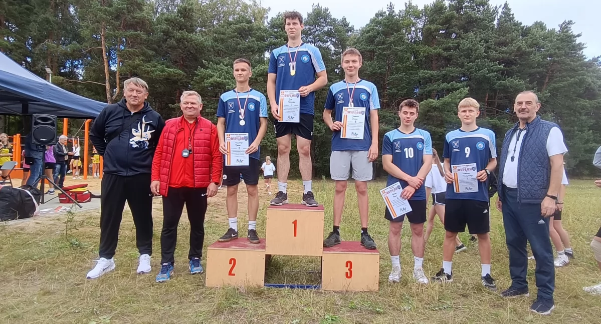 Inauguracja Sportowego Roku Szkolnego 2025/2026 w Pajęcznie. Ponad 250 uczniów stanęło do rywalizacji
