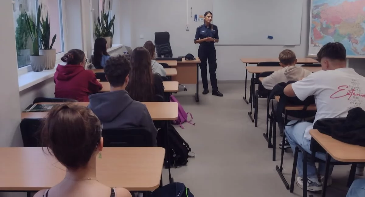 Spotkania policji w szkole - chodzi o bezpieczeństwo i odpowiedzialność prawną nieletnich