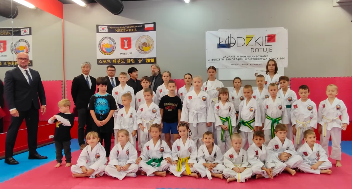 Delegacja Korei Południowej w Wieluniu. Wizyta w klubie Taekwon-do SKT Niedźwiedź