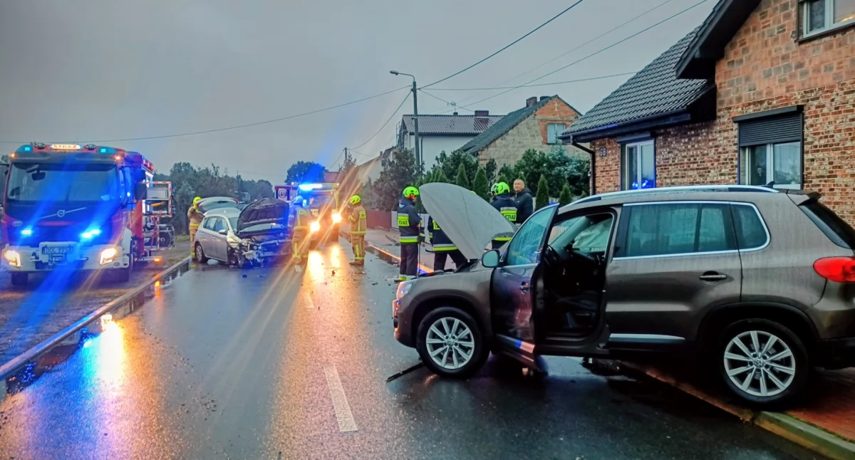 Kolizja dwóch samochodów osobowych w Ganie: Jedna osoba trafiła do szpitala