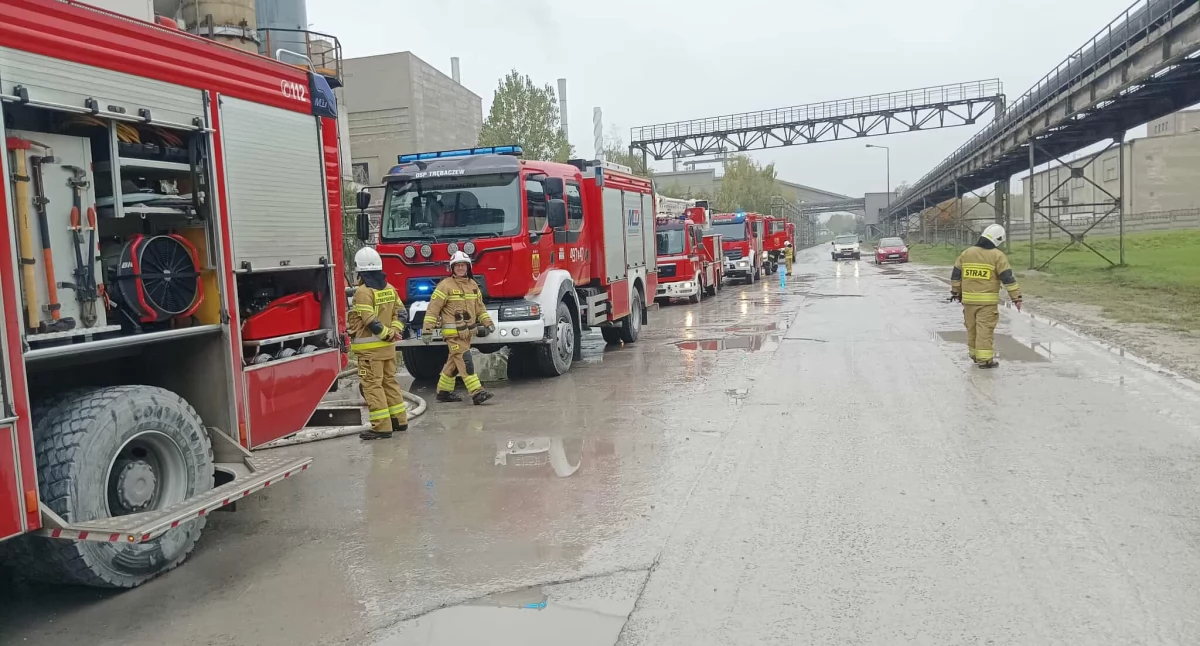 Pożar w zakładzie pracy w Trębaczewie. Pali się taśmociąg