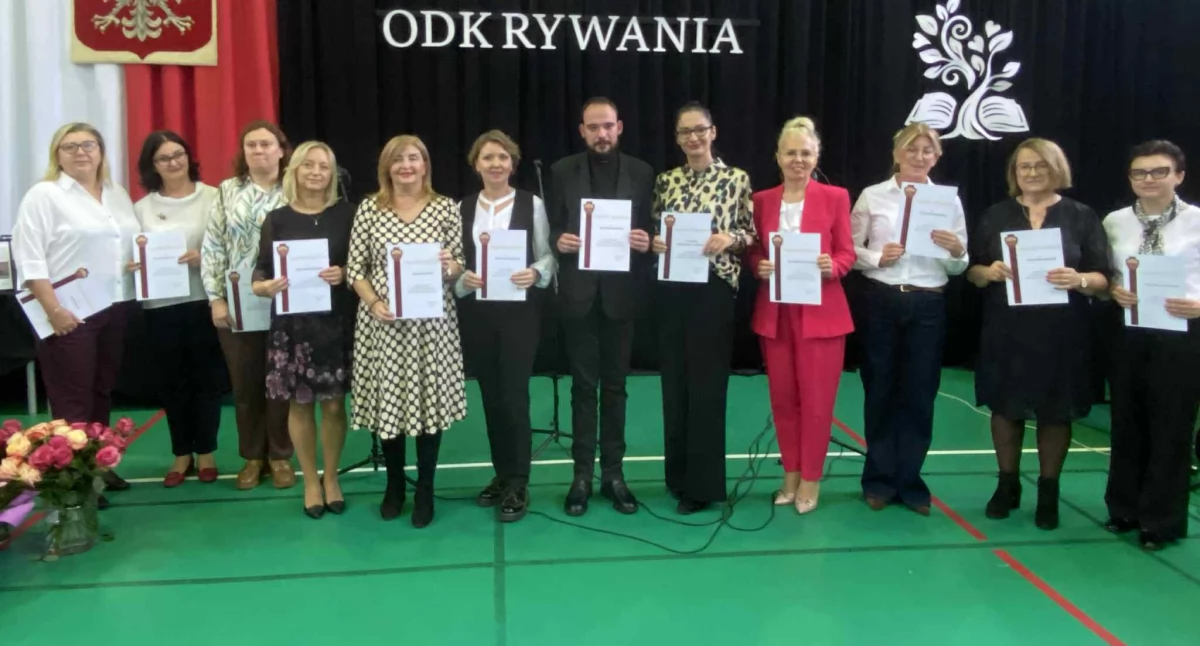 Ślubowanie, podziękowania i nowy samorząd: Dzień Edukacji Narodowej w II LO w Wieluniu