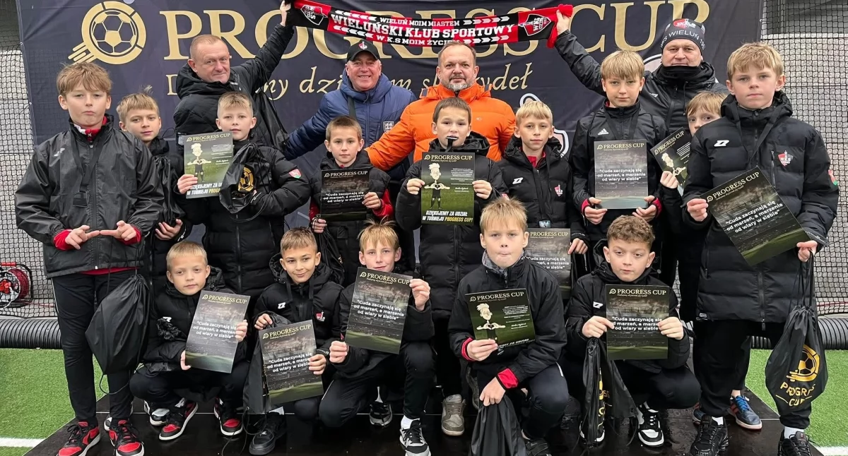 Młodzi piłkarze WKS 1957 Wieluń grali w turnieju PROGRESS CUP w Kleszczowie