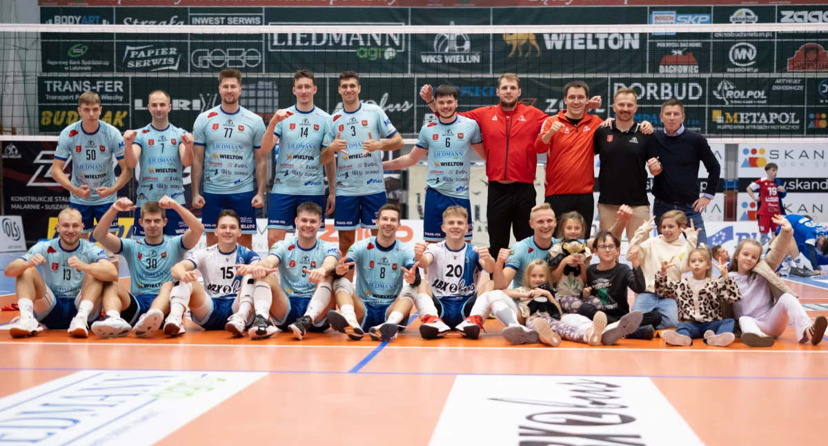 Nieśli nas kibice! – WKS Wieluń rozbija lidera z Wrocławia 3:0