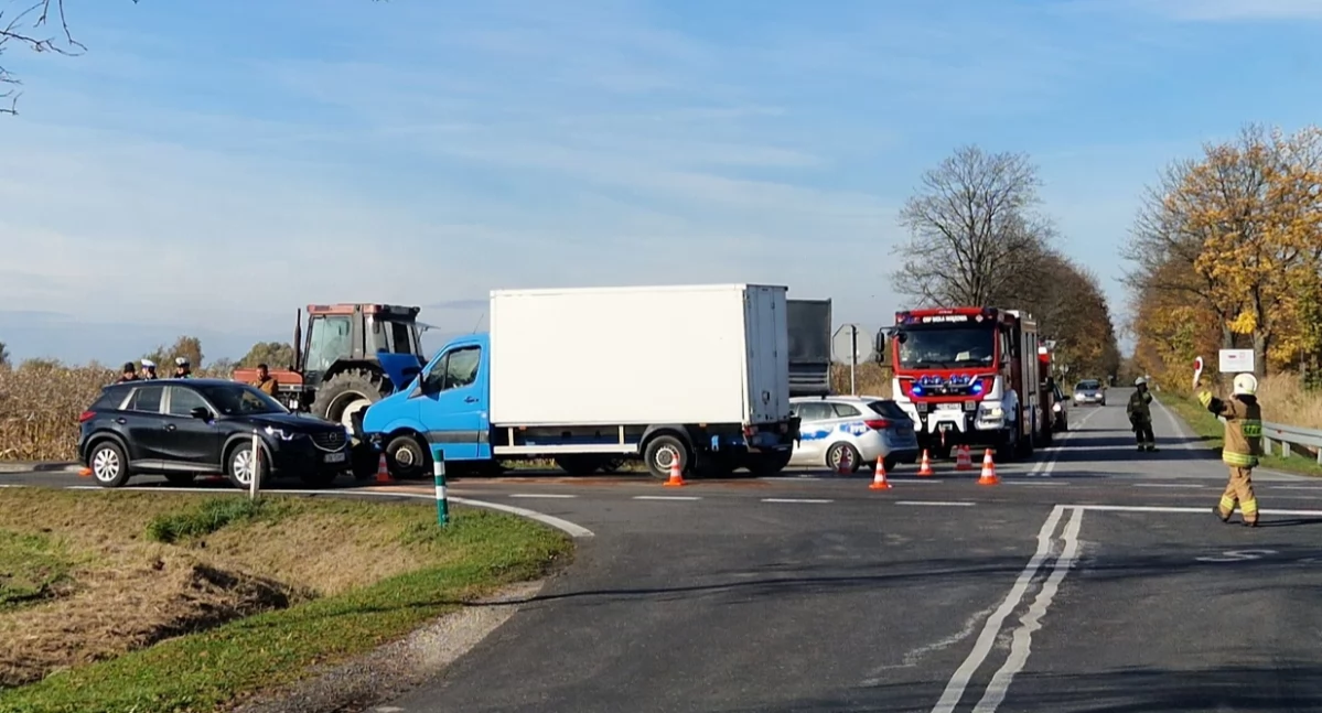 Wypadek na DK74 w m. Dęby Wolskie w gminie Rusiec. Znów na tym samym skrzyżowaniu!