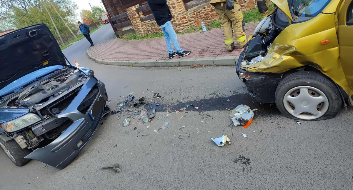 Niebezpieczne zderzenie w Skomlinie: Jeden z kierowców trafił do szpitala