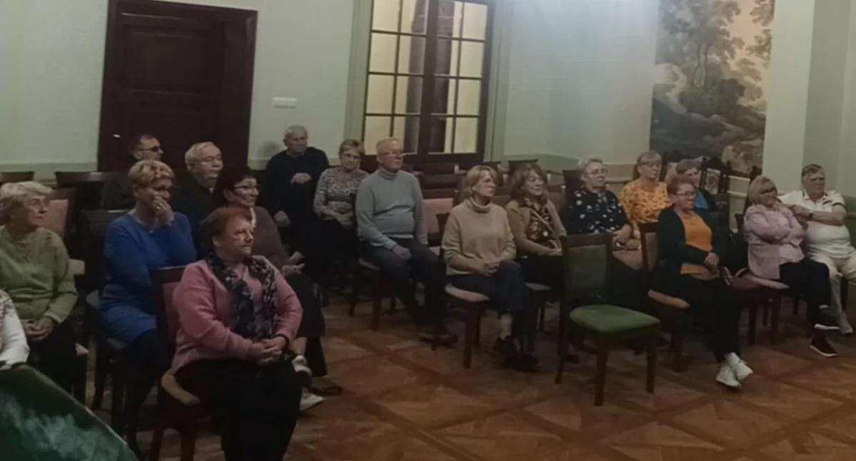 Seniorzy z Uniwersytetu Trzeciego Wieku w akcji: Szkolenie z pierwszej pomocy z OSP Działoszyn