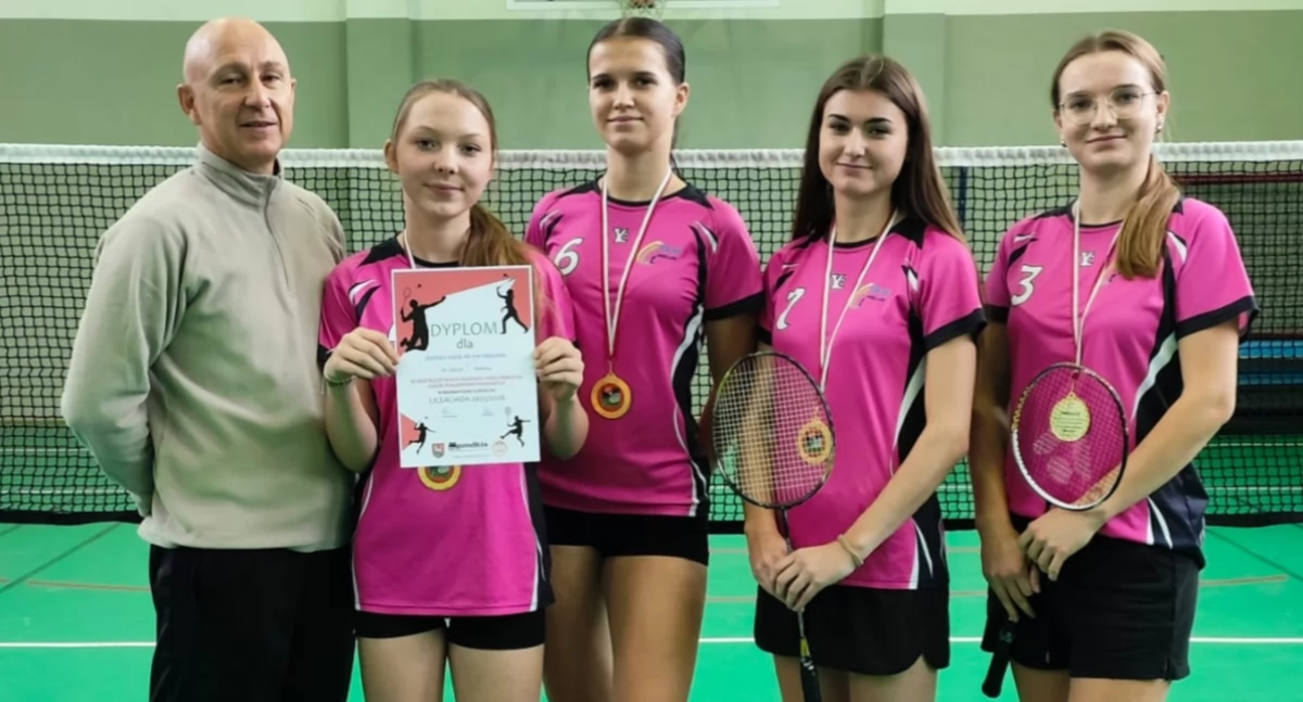 Jedynka bezkonkurencyjna! ZS nr 1 w Wieluniu z podwójnym mistrzostwem powiatu w badmintonie