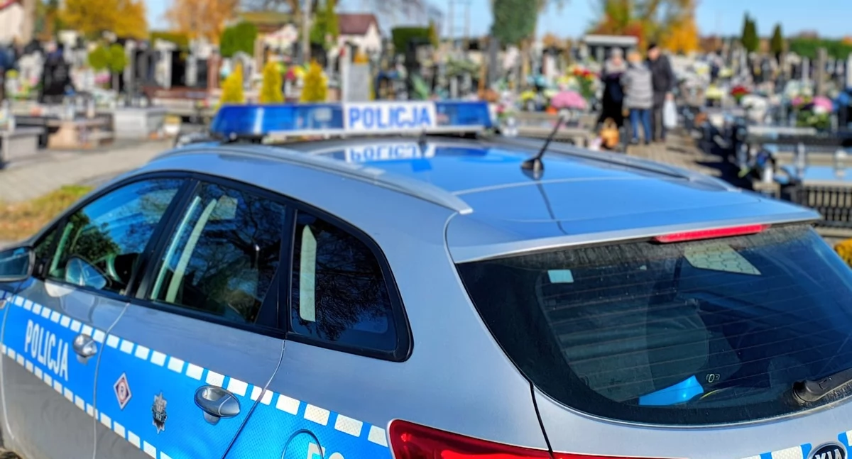 W sobotę Wszystkich Świętych - będą zmiany w organizacji ruchu wokół cmentarza w Pajęcznie