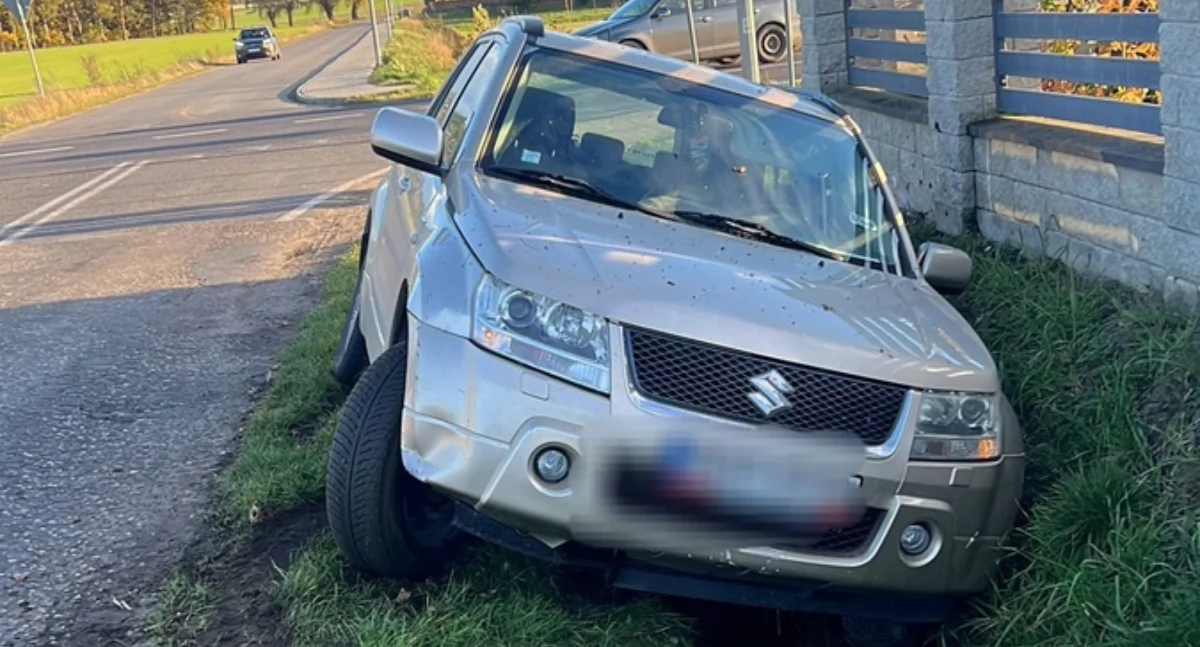 Wjechał autem do rowu - był pijany i miał cztery sądowe zakazy! 